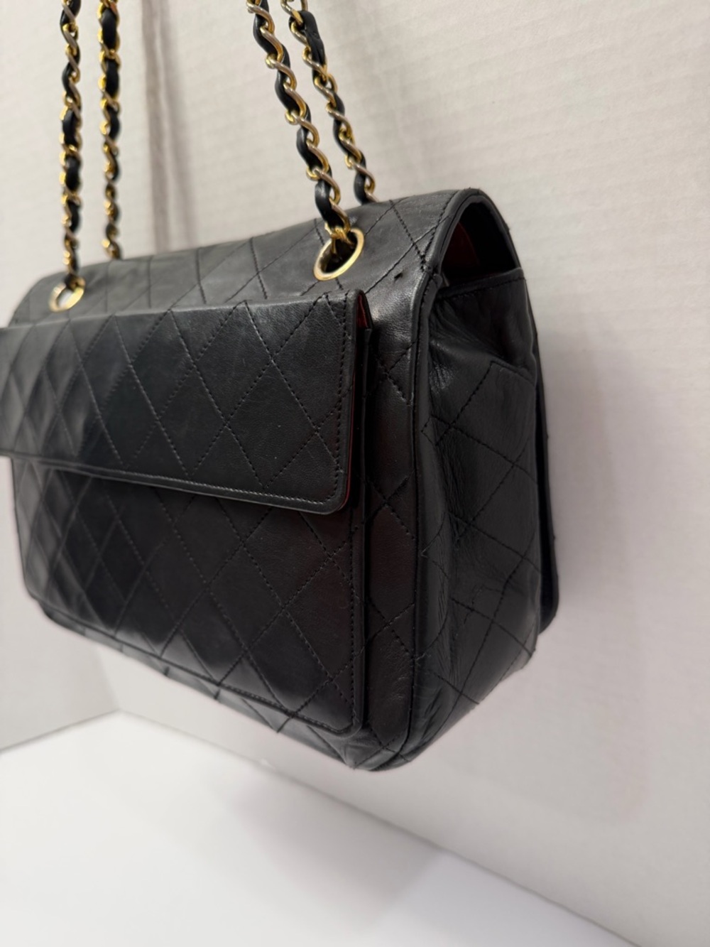 CHANEL Black Quilted Chain Strap Shoulder Bag with Gold Hardware Turn Lock - Picture 9 of 16
